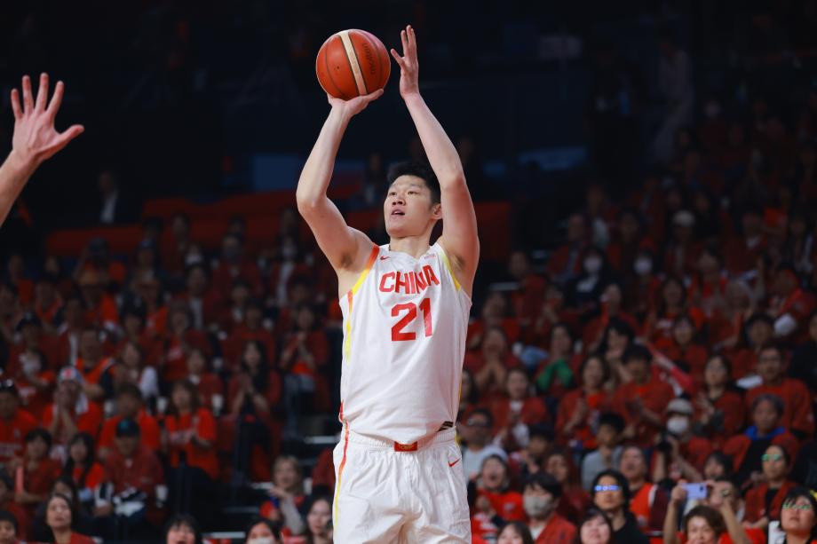 [图]胡金秋20+12廖三宁16分 中国男篮逆转日本